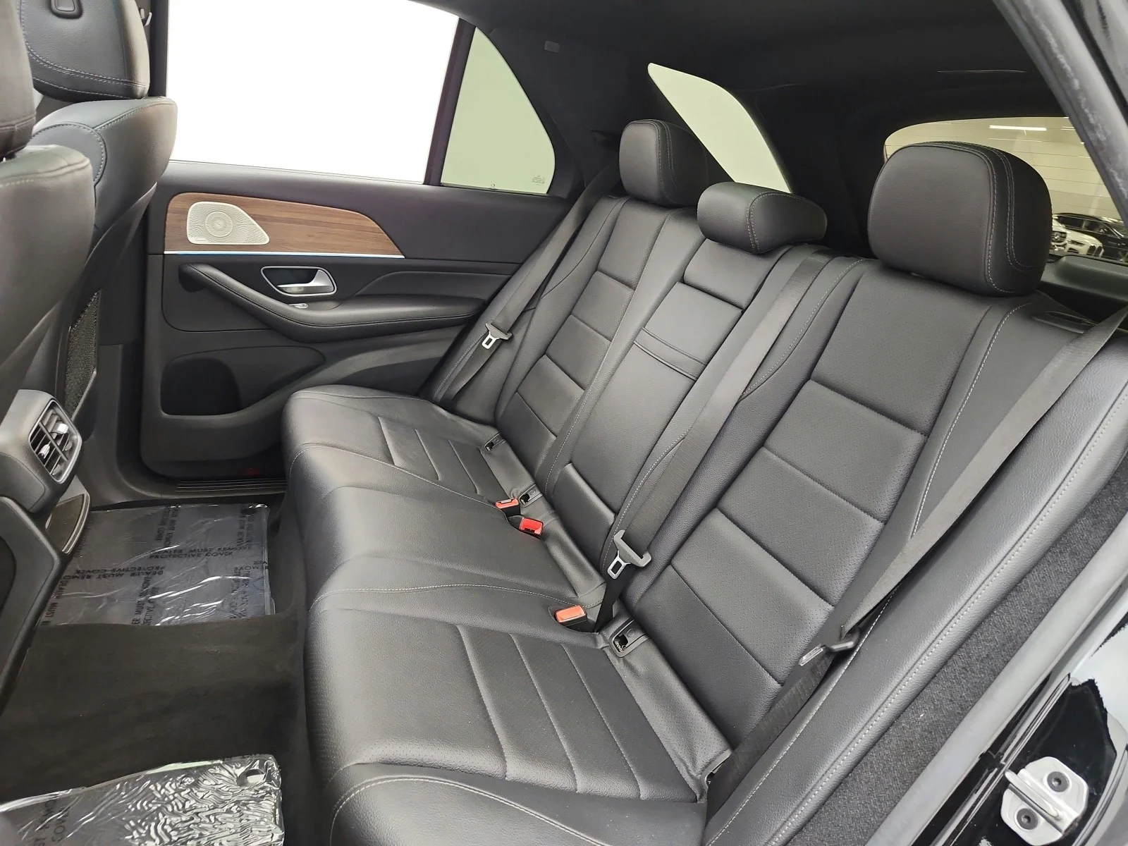 Used 2022 Black Mercedes-Benz GLE 450 4MATIC® SUV image 16