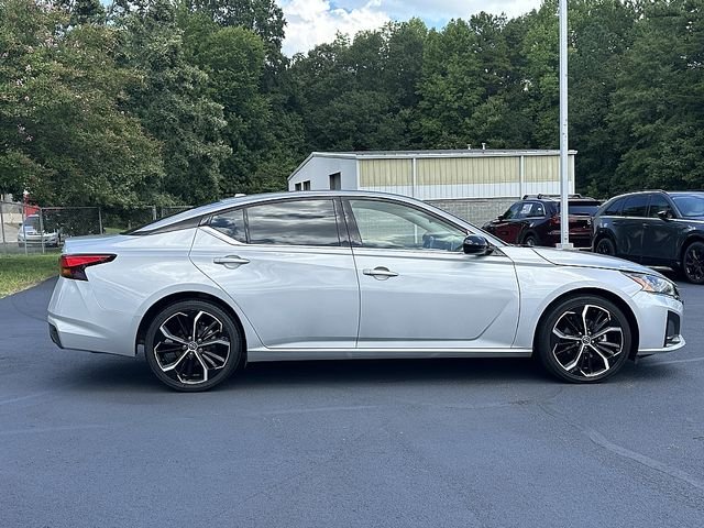 Used 2023 Silver Nissan 2.5 SR image 8