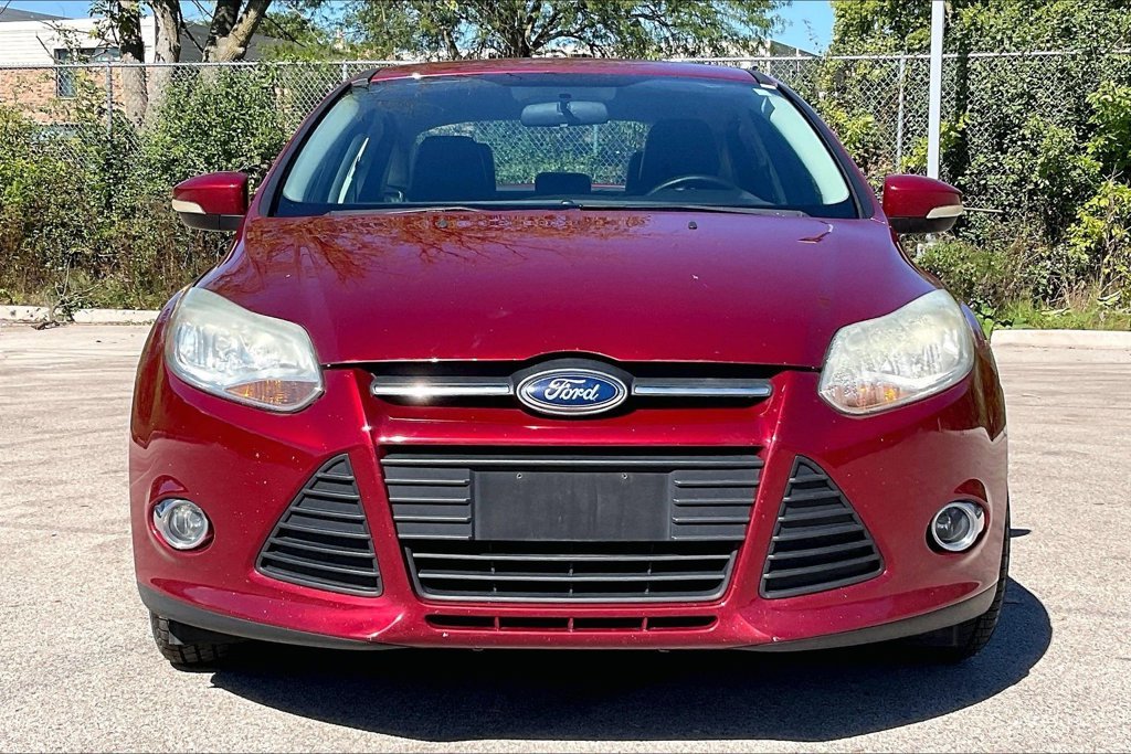 Used 2013 Red Ford SE image 3