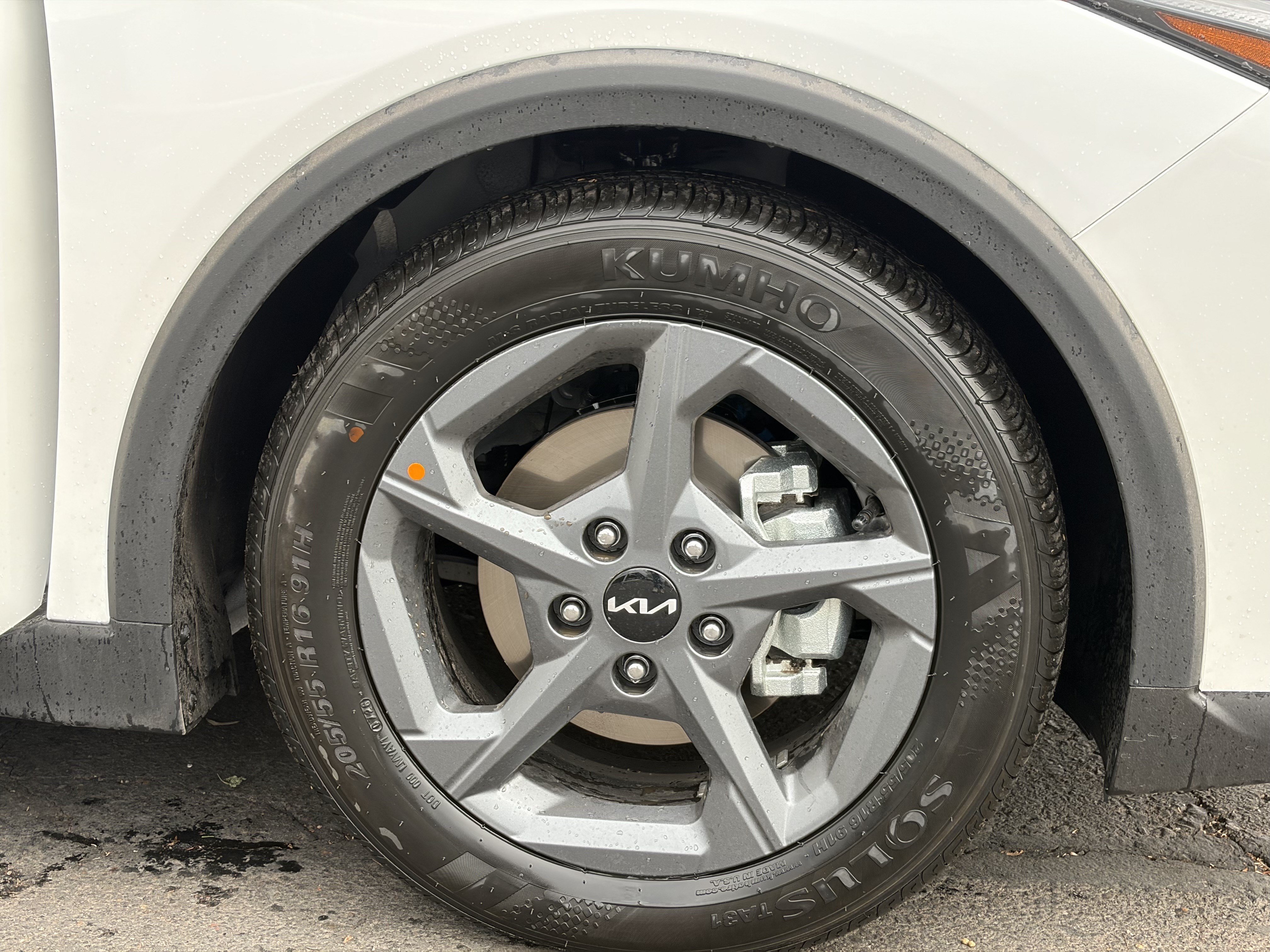 New 2026 Snow White Pearl Kia LXS image 7