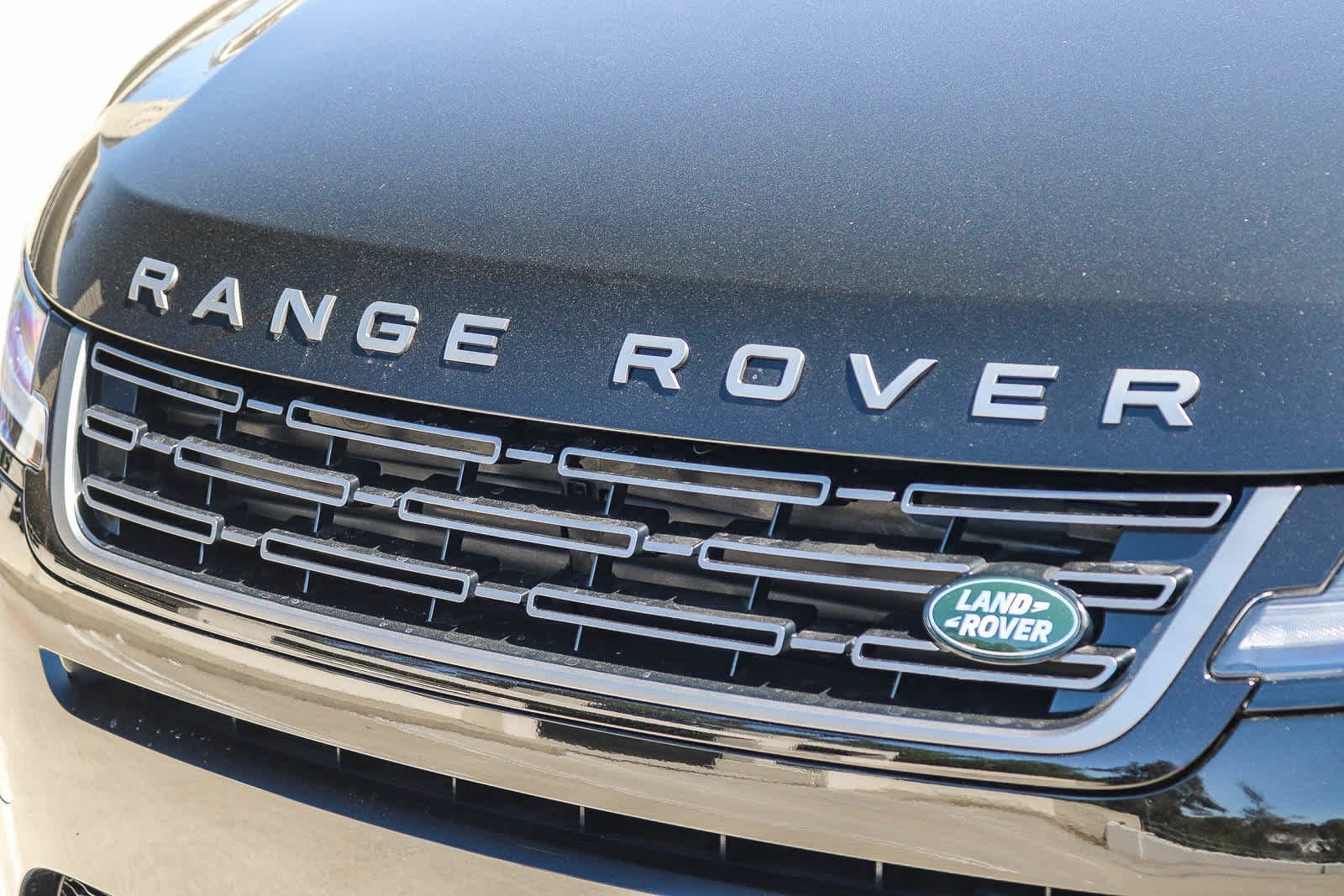 New 2026 Santorini Black Land Rover Core S image 9