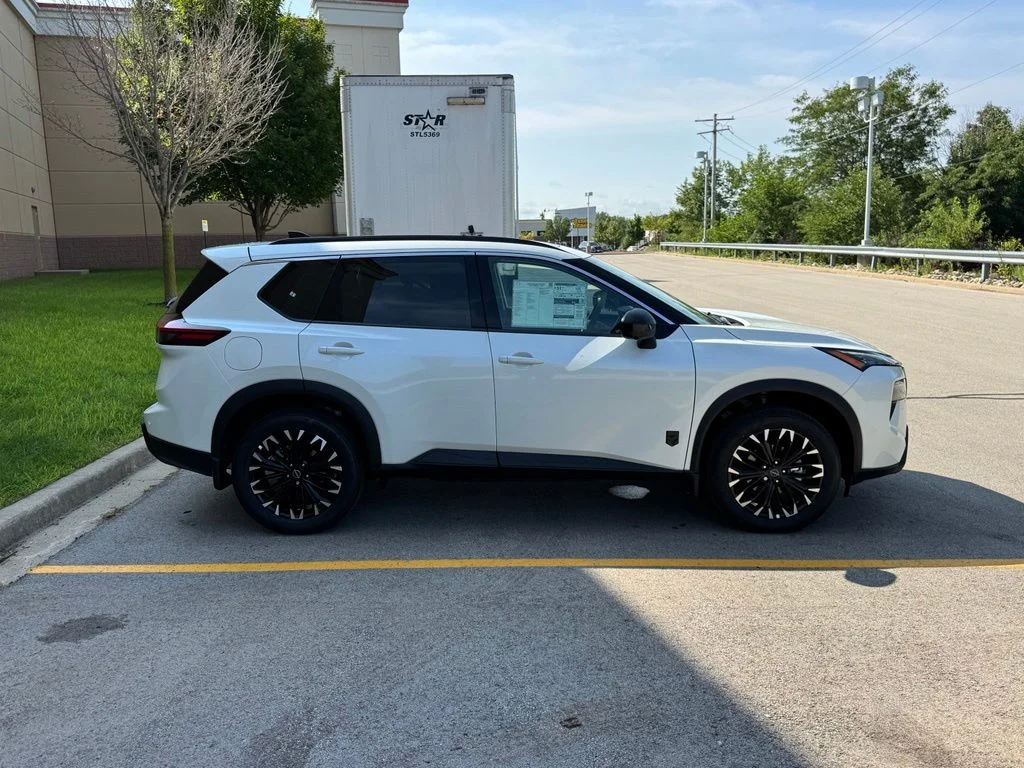 New 2026 Everest White Pearl Tricoat Nissan Dark Armor image 3