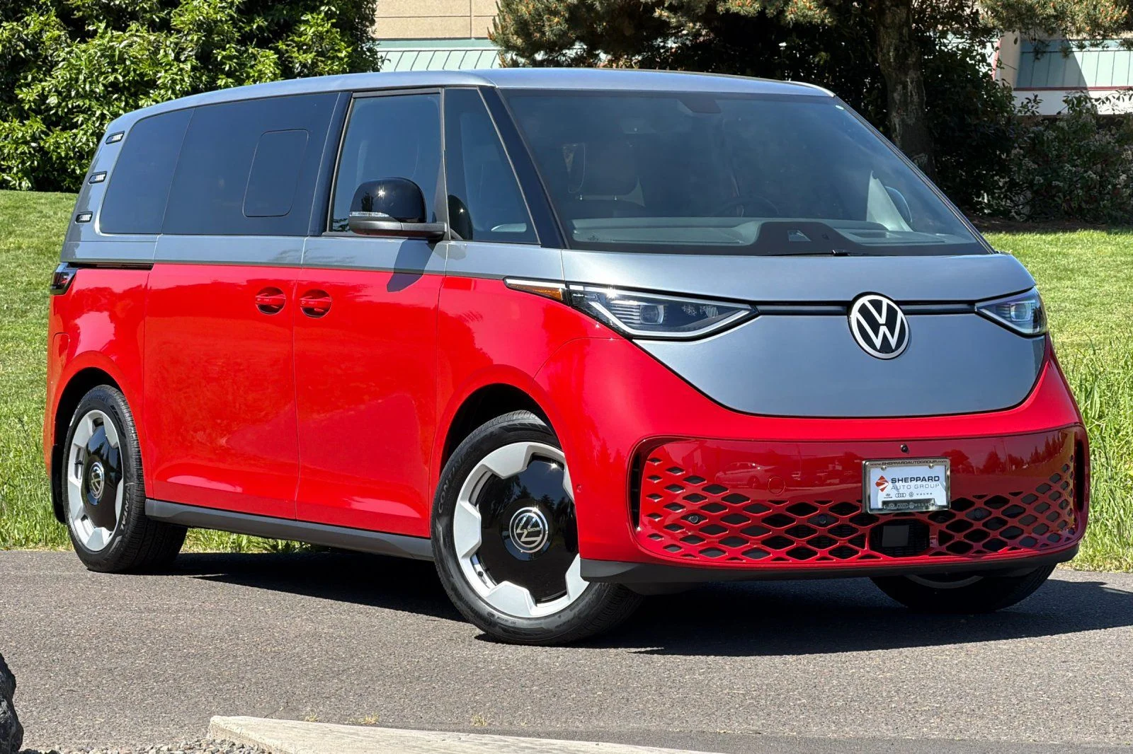 2025 Volkswagen ID. Buzz Pro S Plus 4Motion Two-Tone's photo