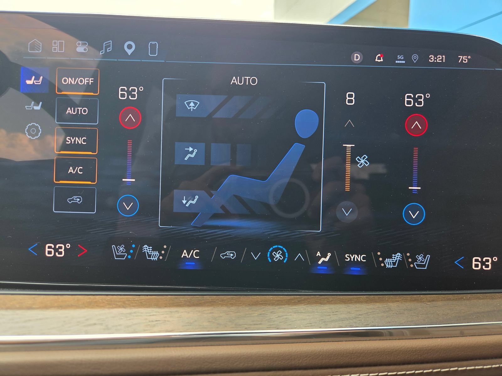 Used 2026 Lakeshore Blue Metallic Chevrolet High Country Deluxe with 24in Wheels - Technology & Entertainment - Super Cruise - Panoramic Sunroof image 28