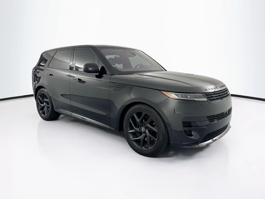 Used 2023 Black Land Rover SE Dynamic image 3