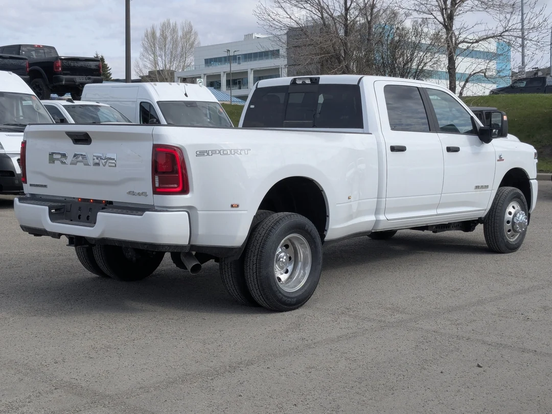 New 2026 White RAM Big Horn - - 4x4 - Level 2 Plus Grp - Max Tow Pkg - Sport Appearance Pkg & More! image 8