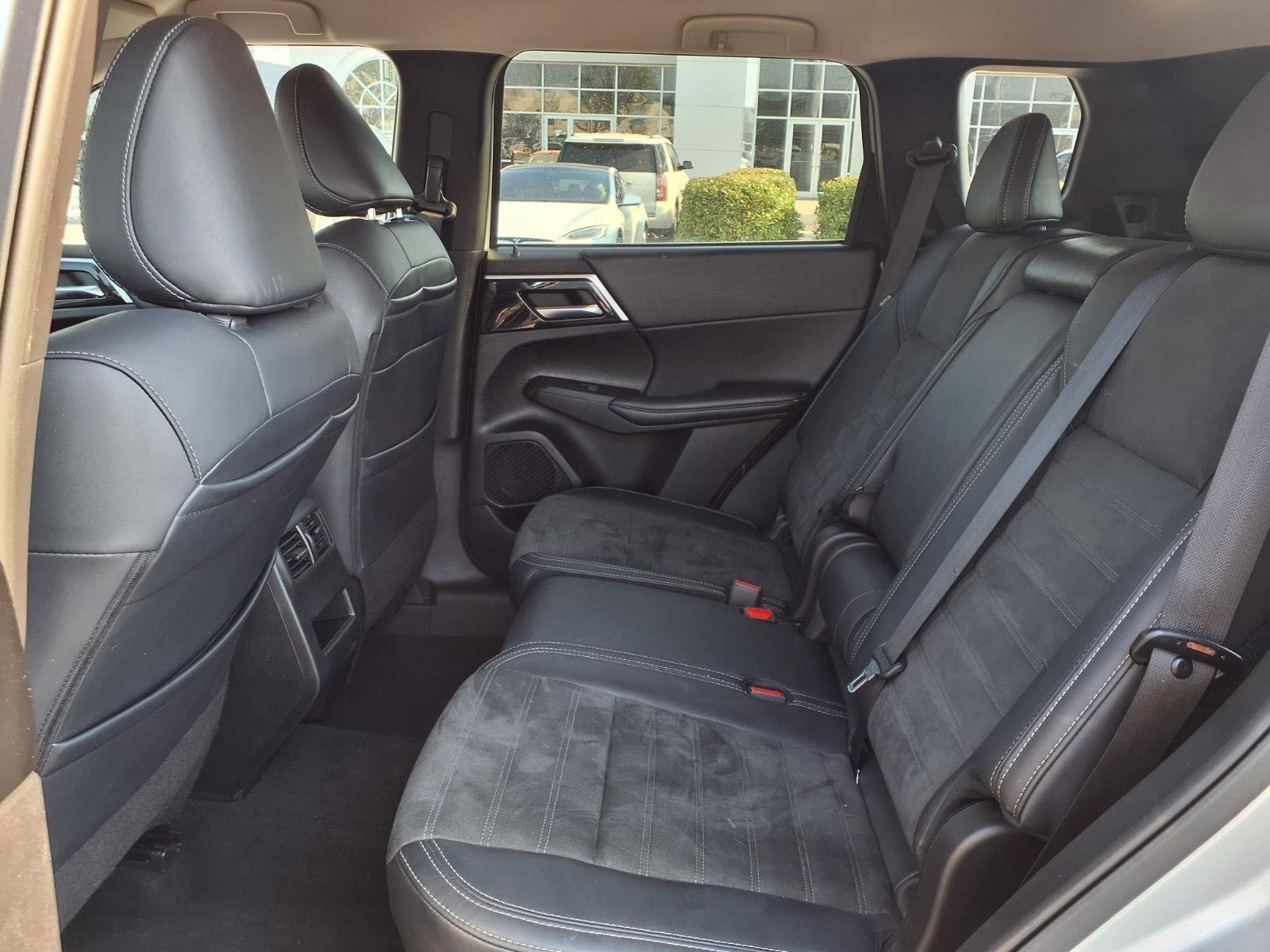 Used 2024  Mitsubishi SE image 22
