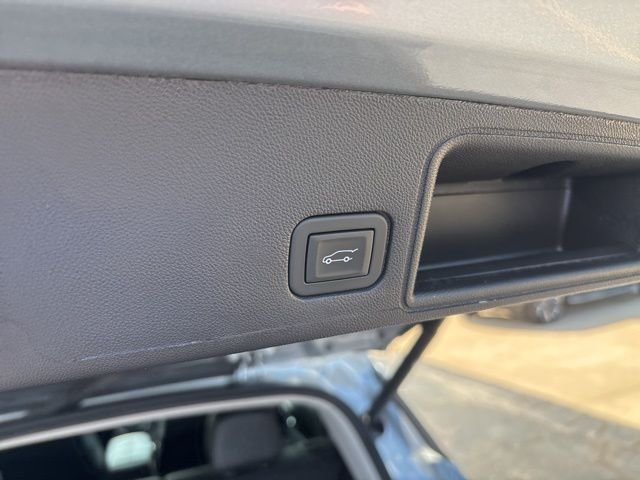 Used 2024 Silver GMC SLT image 18