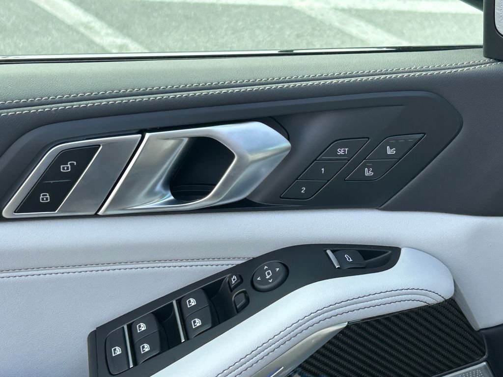 2026 BMW X5 M60i - Photo 12