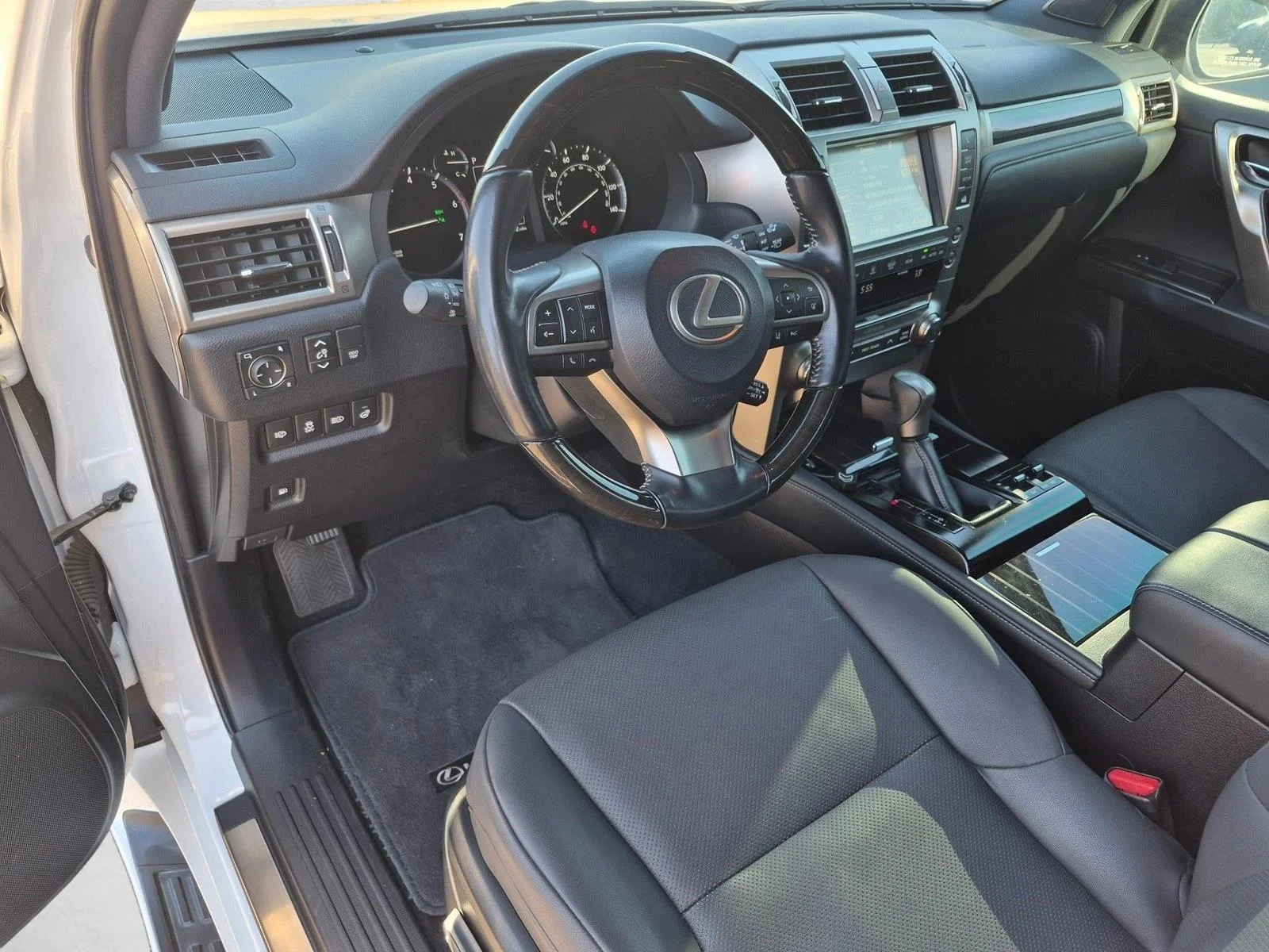 Used 2021 Starfire Pearl Lexus  image 10