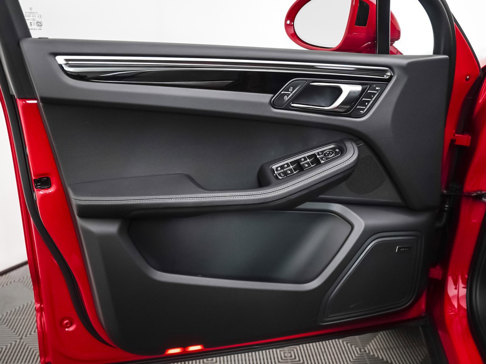 2026 Porsche Macan - Photo 25