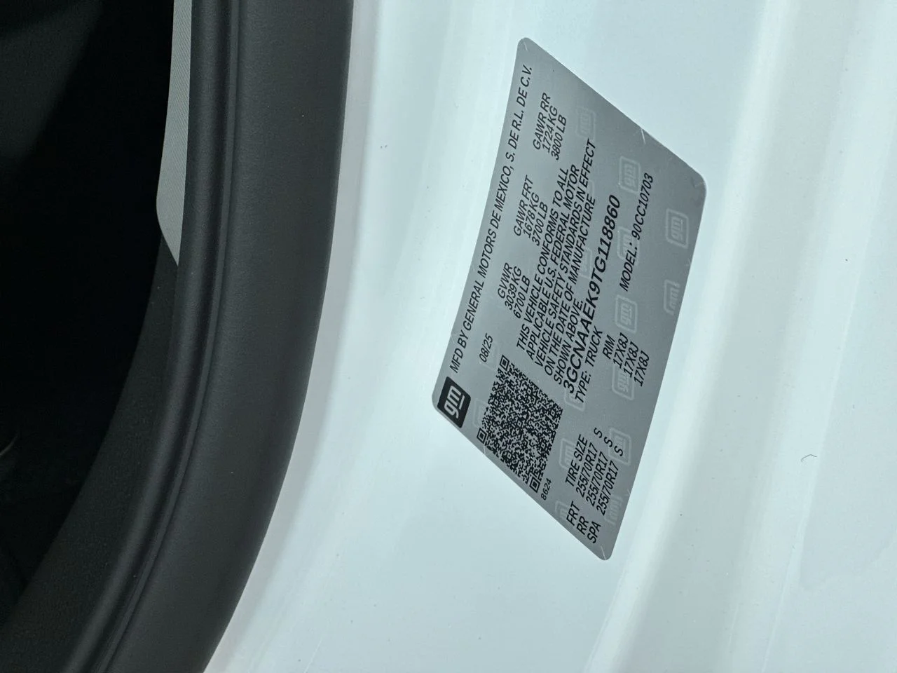 New 2026 Summit White Chevrolet WT image 113