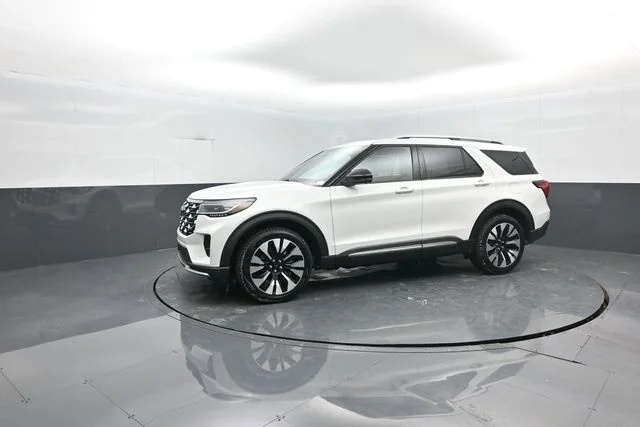 New 2026 Star White Metallic Tri-Coat Ford Platinum™ image 4