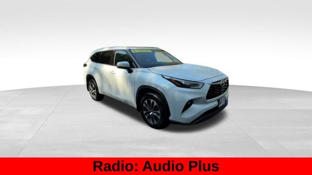 Used 2022 Beige Toyota XLE image 10