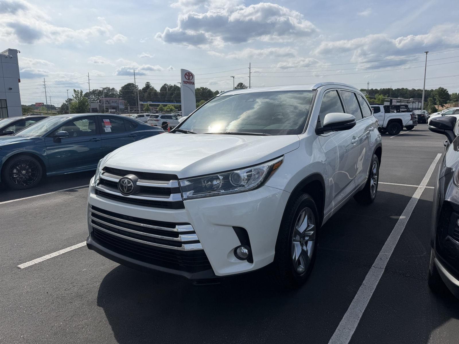Used 2017 Blizzard Pearl Toyota Limited image 3