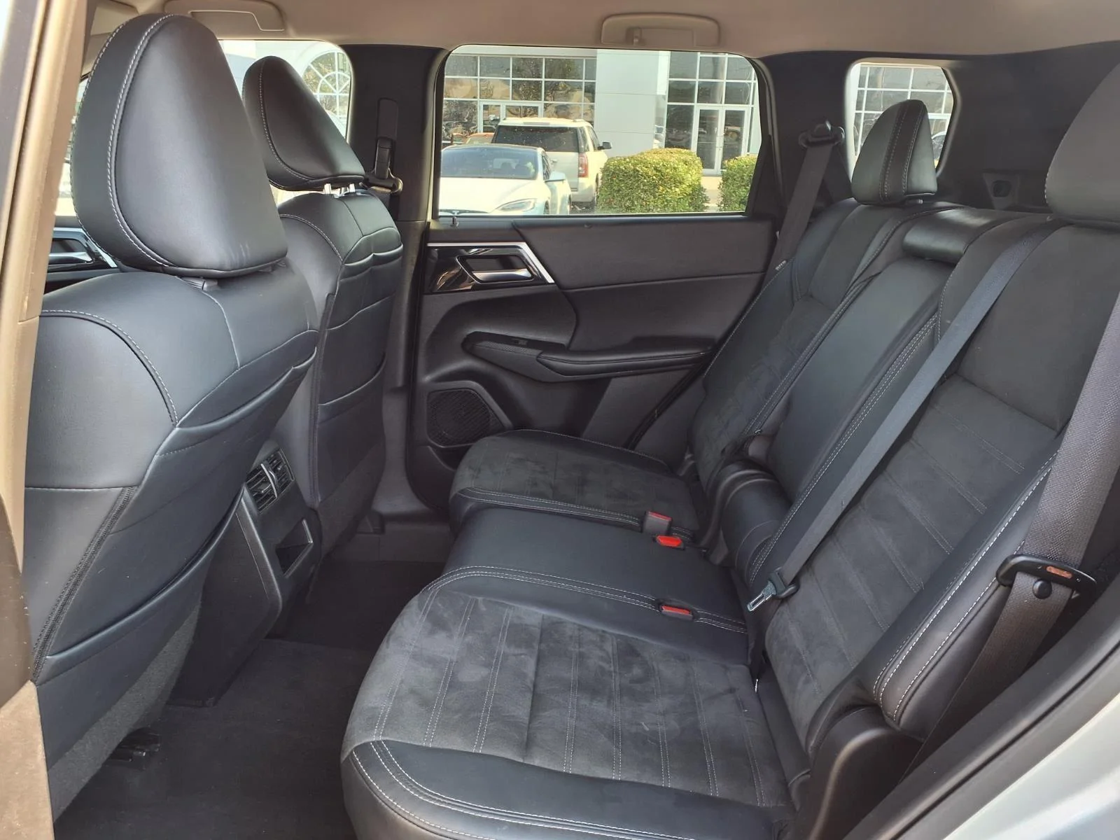 Used 2024  Mitsubishi SE image 22