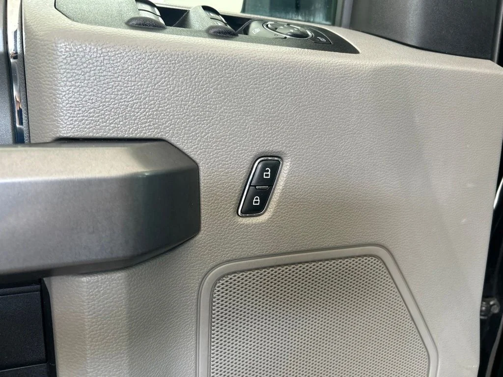 Used 2019 Black Ford XLT image 40