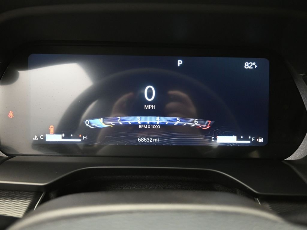 Used 2024 Gray Jeep Altitude image 3