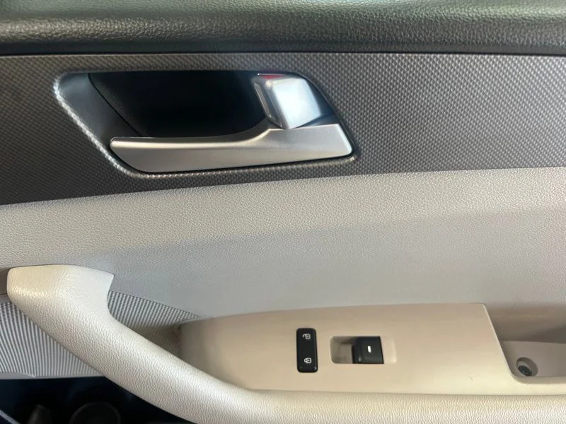 Used 2015 Red Hyundai SE image 14