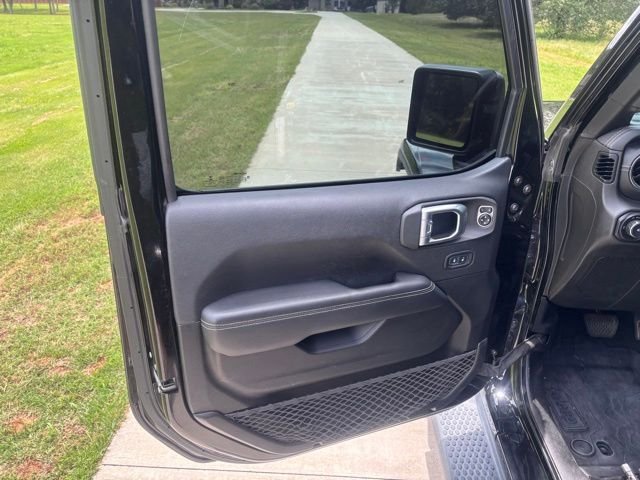 Used 2020 Black Jeep Unlimited Sahara image 11