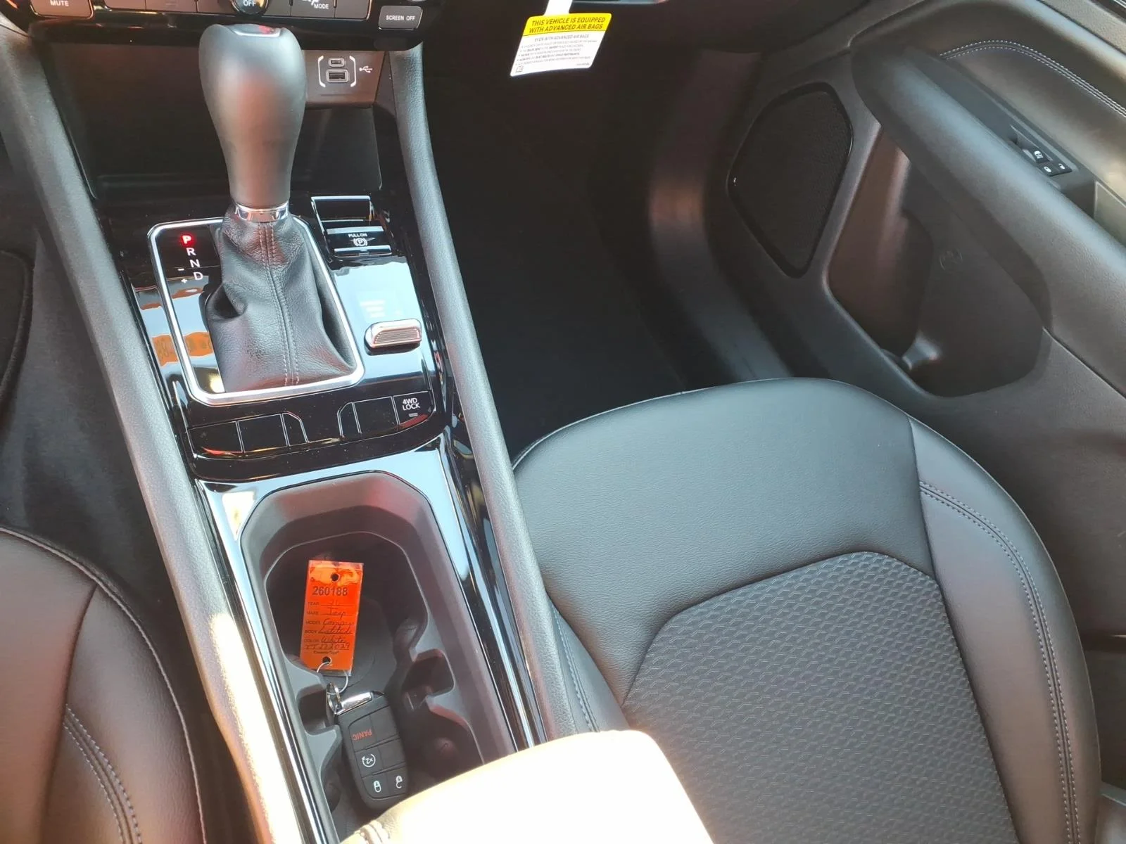 New 2026 Bright White Clear Coat Jeep Latitude Altitude image 9