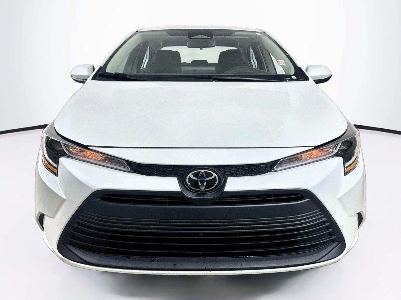 Used 2025 Wind Chill Pearl Toyota LE image 4