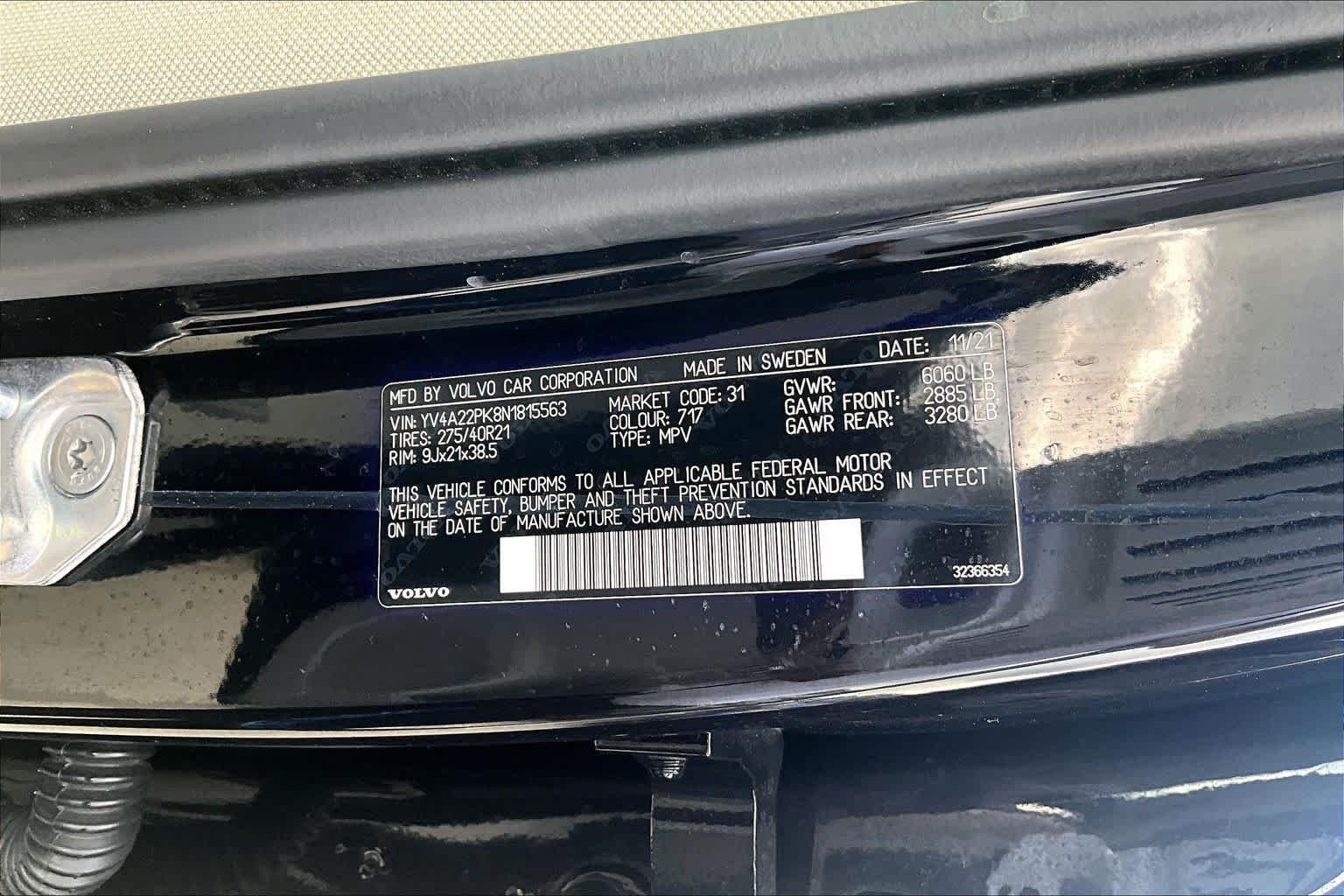 Used 2022 Onyx Black Metallic Volvo Momentum image 33