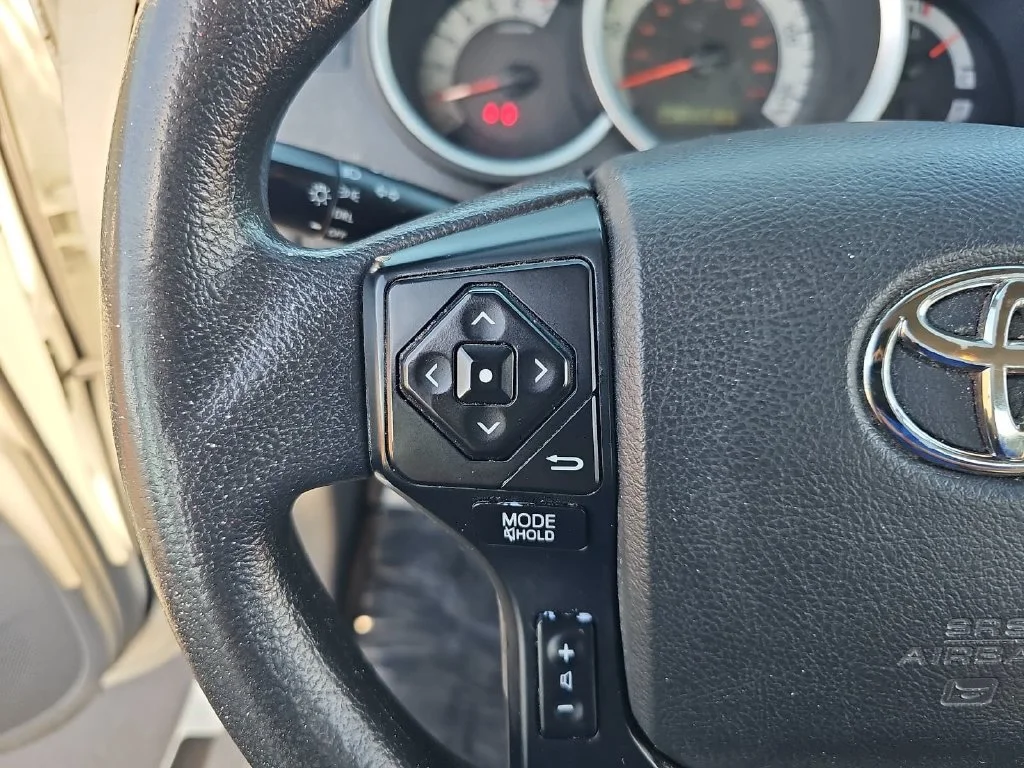 Used 2015 White Toyota Base image 16