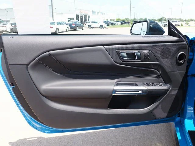 2025 Ford Mustang EcoBoost Premium Convertible - Photo 38
