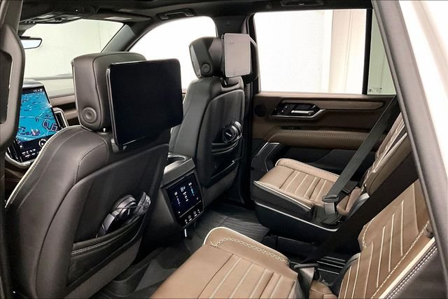 Used 2025 White Frost Tricoat GMC Denali Ultimate image 34