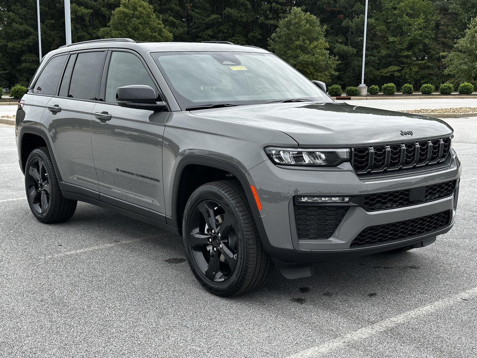 New 2027 Sting-Gray Clear-Coat Paint Jeep Limited image 2