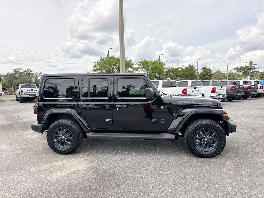 New 2026 Black Clear-Coat Exterior Paint Jeep  image 2