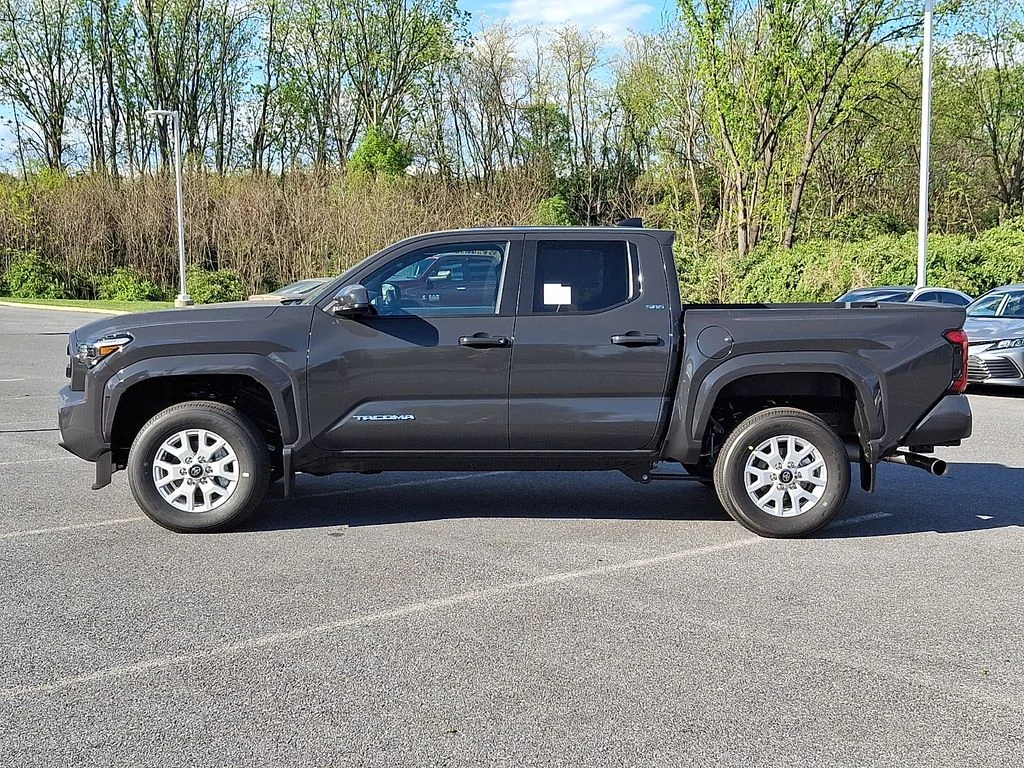 2026 Toyota Tacoma SR5 - Photo 9