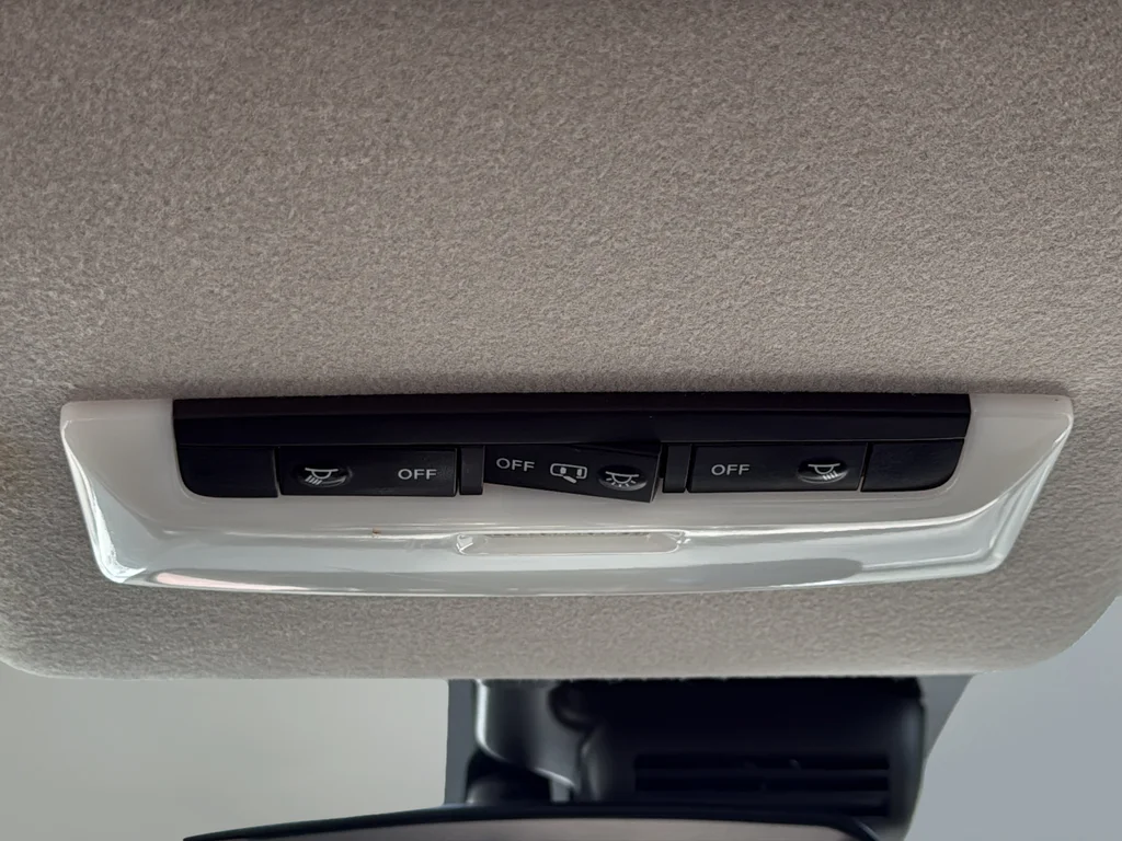Used 2021 Black Nissan 1.6 SV image 17