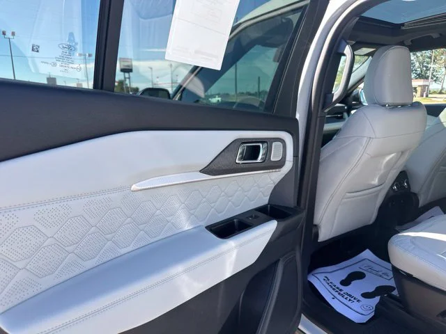 New 2027 Avalanche Gray Ford Platinum™ image 29