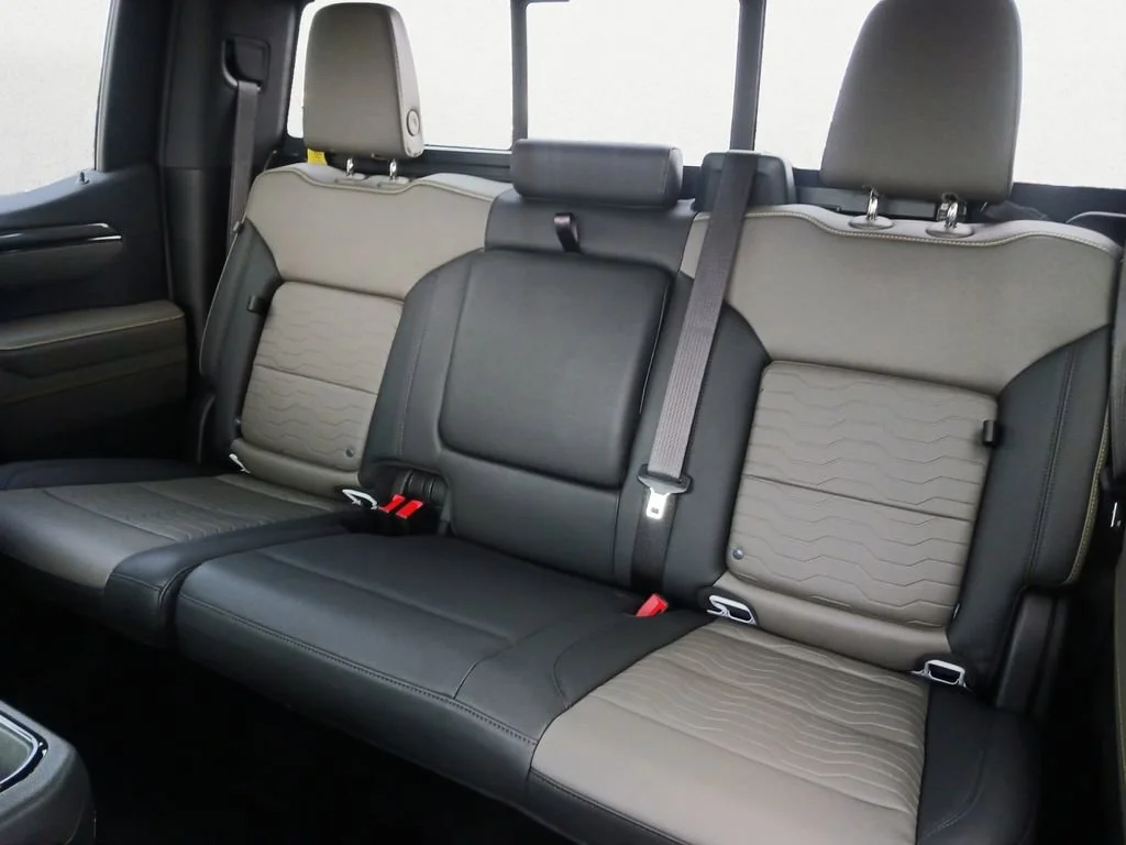 Used 2025 Summit White Chevrolet ZR2 image 9
