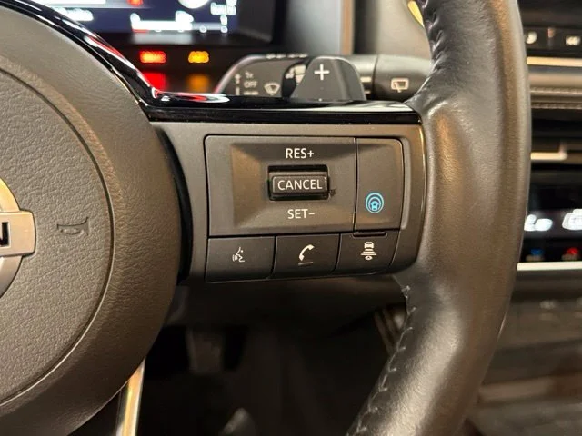 Used 2021 White Nissan Platinum image 13