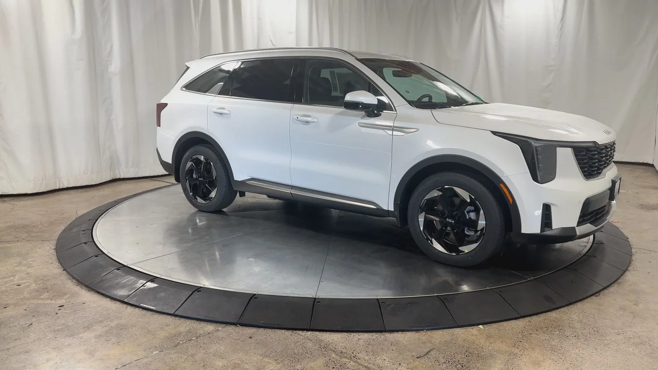 New 2026 Snow White Pearl Kia EX image 2