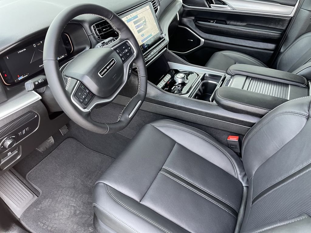 New 2026 High Gloss Black Exterior Paint Jeep Limited Altitude image 13