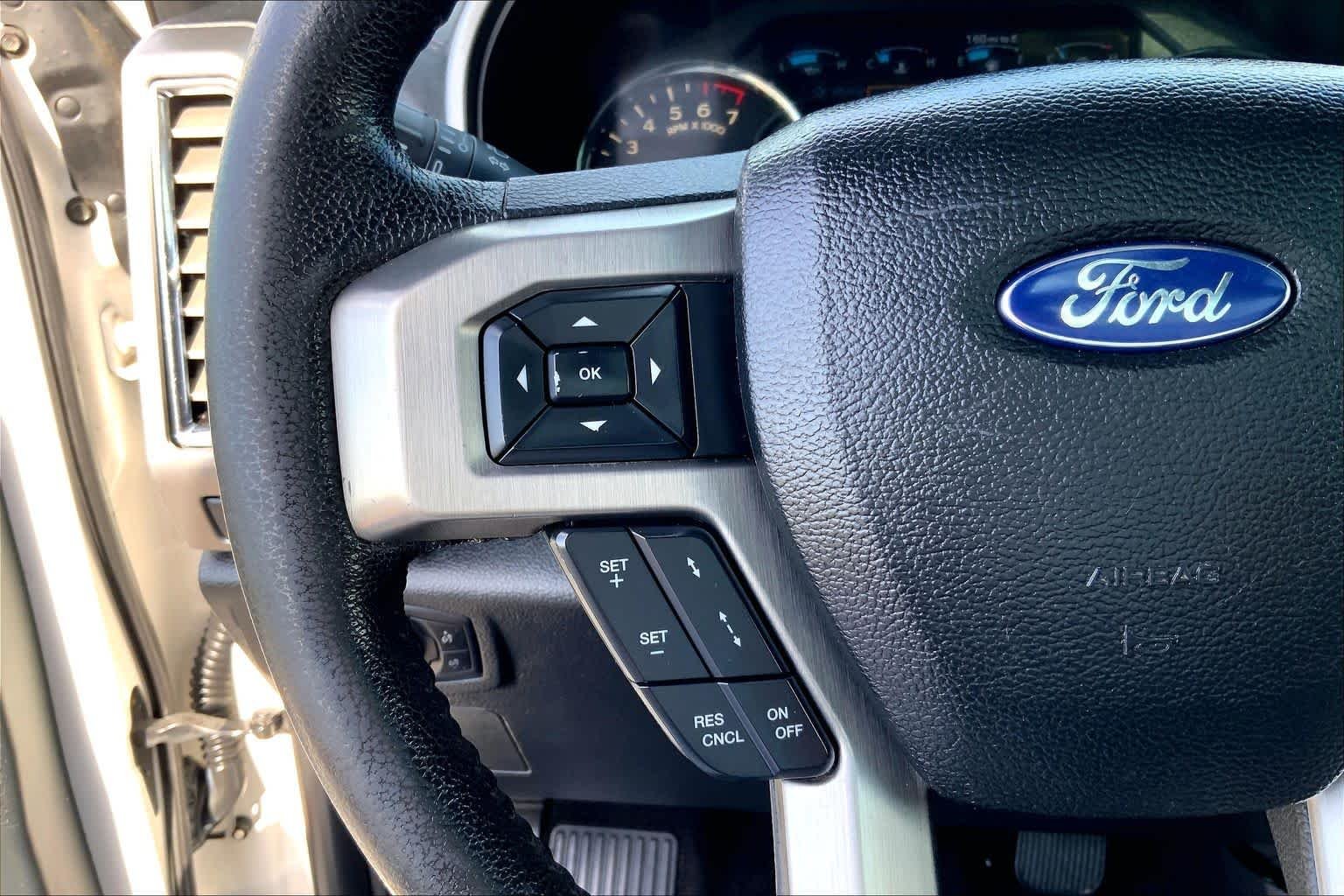 Used 2015 White Platinum Metallic Tri-Coat Ford Platinum image 20
