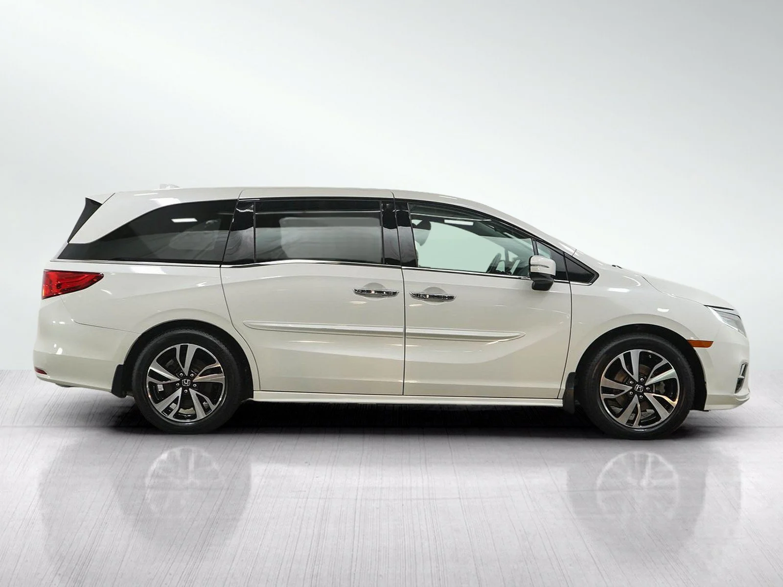 Used 2018 Platinum White Pearl Honda 5D WAGON ELITE image 6