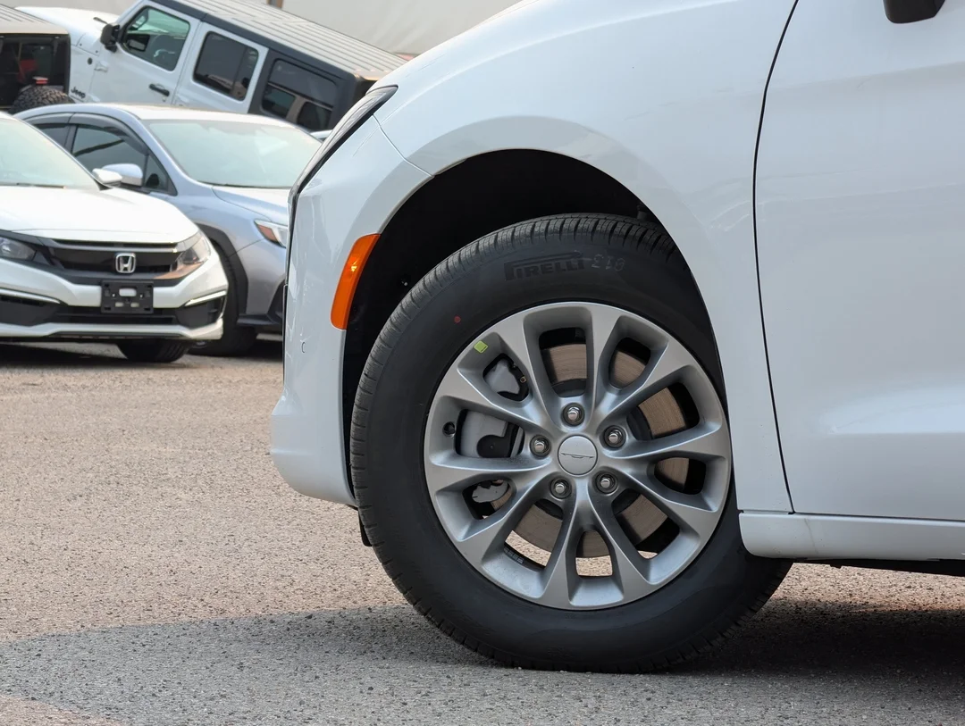 New 2027 White Chrysler Select - - AWD - 3.6L Pentastar VVT V6 - Safety Sphere Pkg w/ 360 Cam - Stow n Go Seats & More! image 9