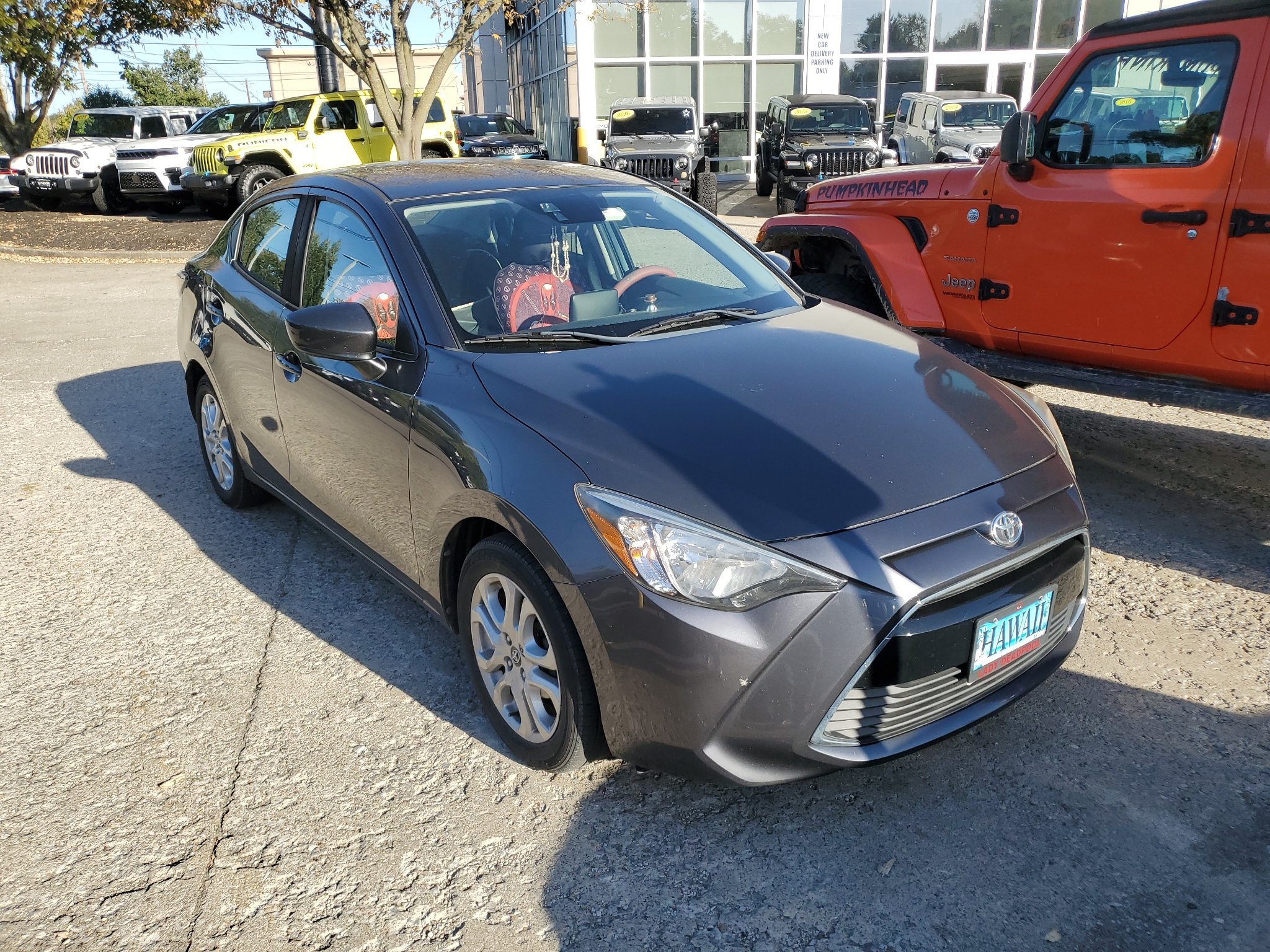 Used 2018 Graphite Toyota Base image 5