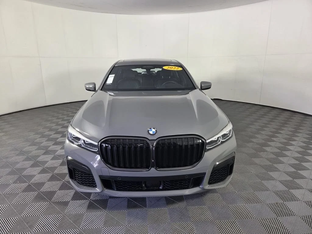 Used 2022 Bernina Grey Amber Effect Metallic BMW 740i image 3