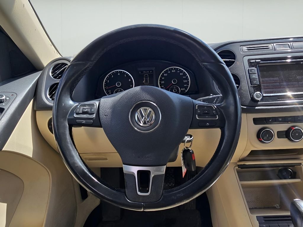 Used 2013 Deep Black Metallic Volkswagen SE image 25