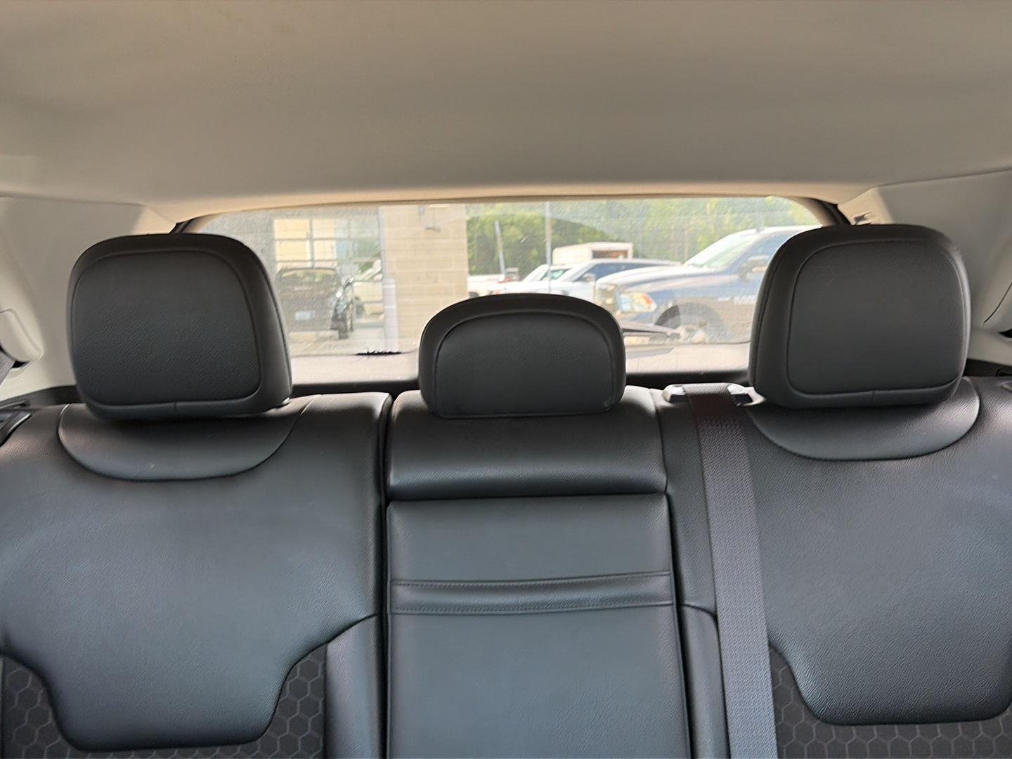 Used 2020 Laser Blue Pearlcoat Jeep Latitude image 11
