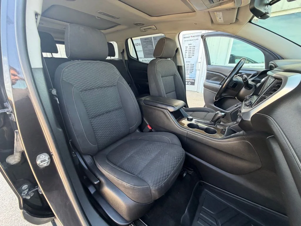 Used 2018 Silver GMC SLE-2 image 34