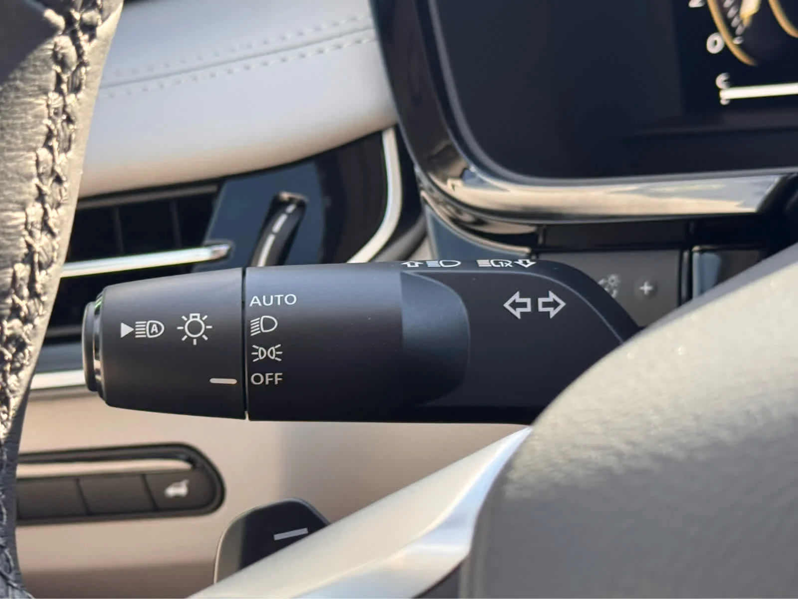 New 2027 GRAPHITE SHADOW INFINITI Luxe FWD image 15