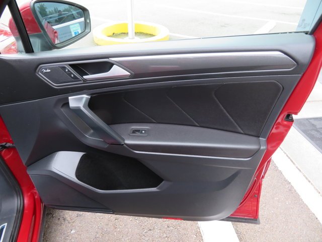 Used 2019 Cardinal Red Metallic Volkswagen SEL Premium image 10