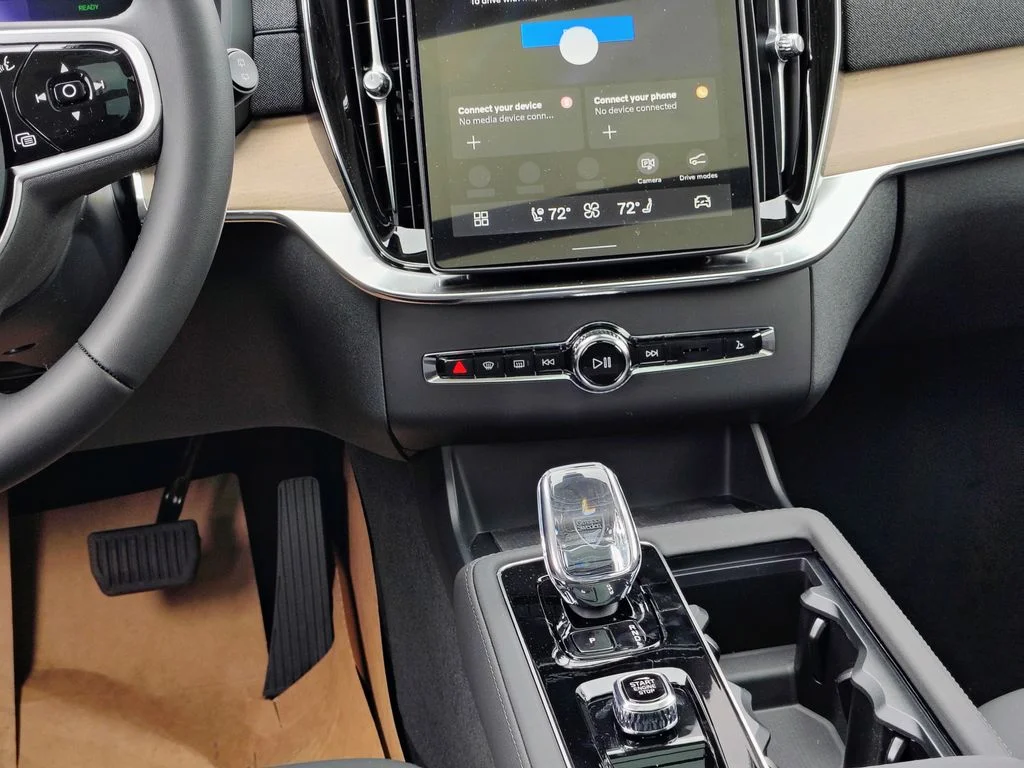 New 2026 Crystal White Volvo Plus image 27